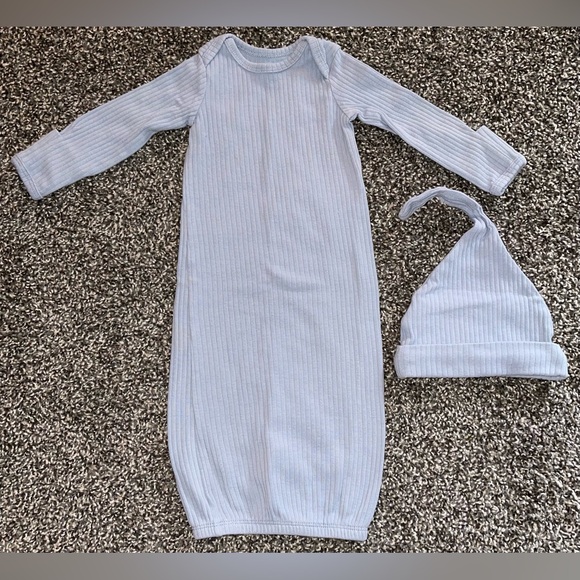 NWOT baby gown and hat - Picture 1 of 2